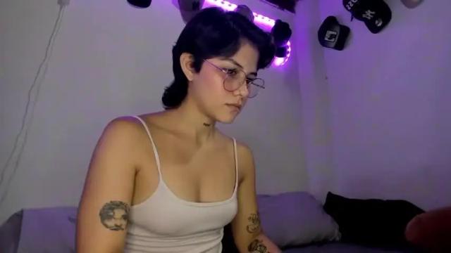 Image 11 of ashleytravis_ Stream on Chaturbate on 16 months ago