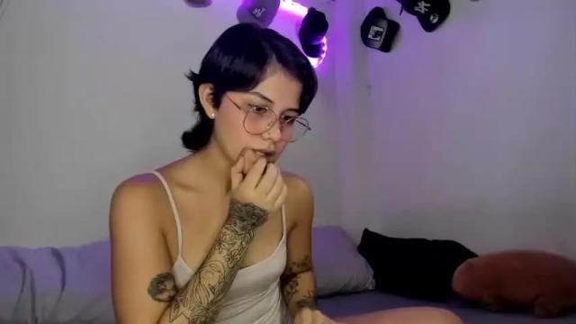 Image 2 of ashleytravis_ Stream on Chaturbate on 16 months ago