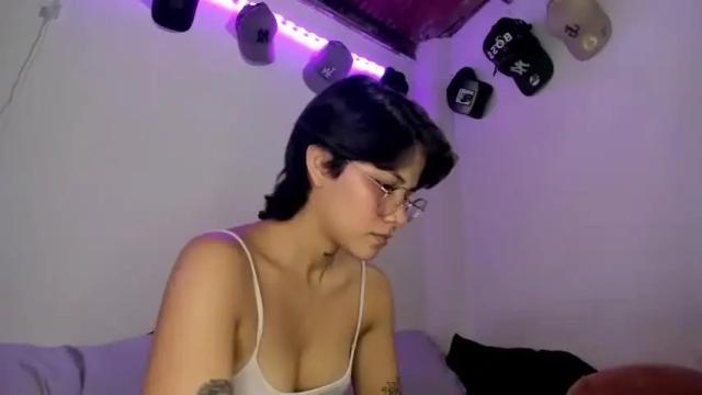 Image 7 of ashleytravis_ Stream on Chaturbate on 16 months ago