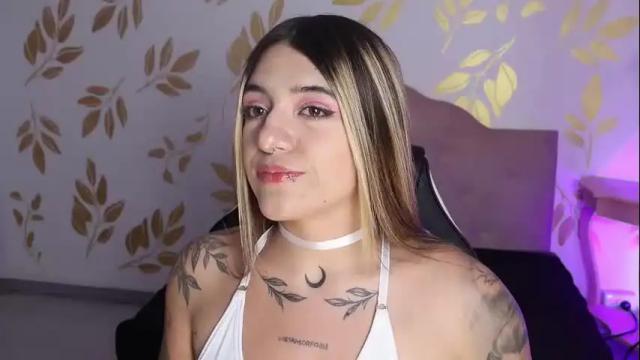 Image 3 of ashleyvalirya Stream on Chaturbate on 1 month ago