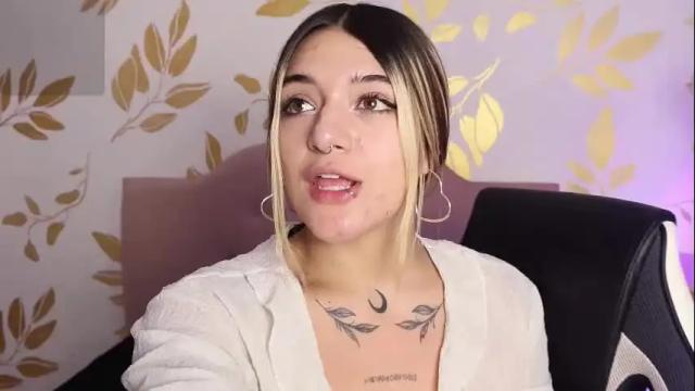 Image 4 of ashleyvalirya Stream on Chaturbate on 1 month ago