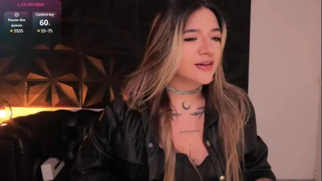 Image 4 of ashleyvalirya Stream on Chaturbate on 29 days ago