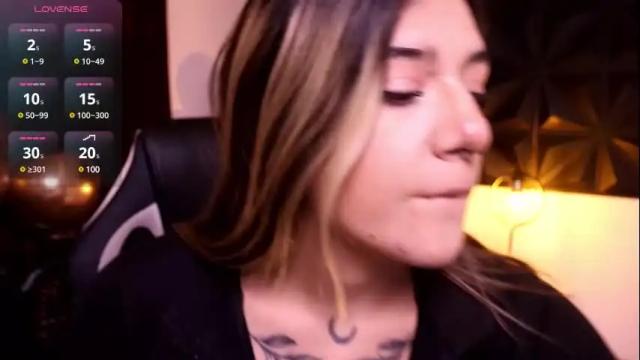Image 11 of ashleyvalirya Stream on Chaturbate on 15 days ago
