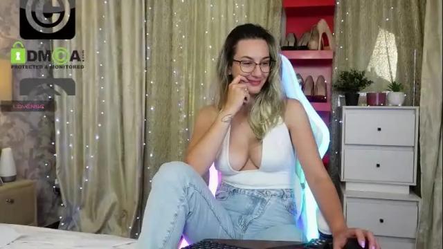 Image 4 of ashleyvasquezx Stream on Chaturbate on 28 days ago