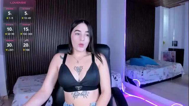 Image 2 of ashleyy_collinss Stream on Chaturbate on 1 month ago