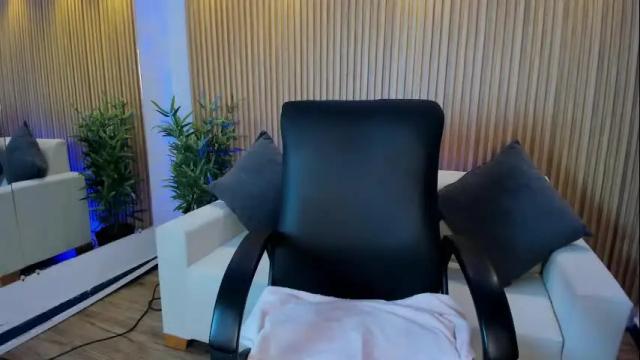 Image 3 of ashleyy_collinss Stream on Chaturbate on 19 days ago