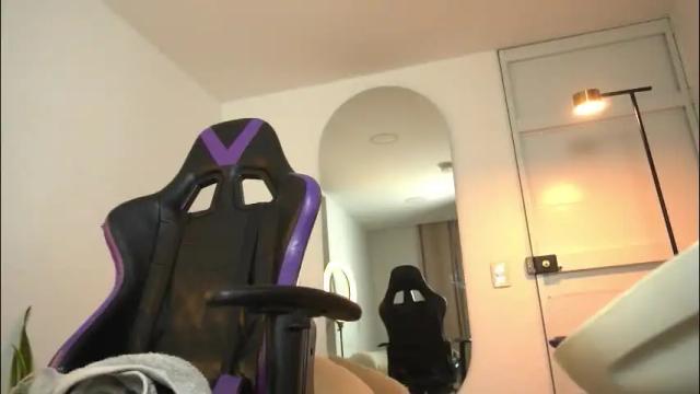 Image 4 of ashleyyfox_ Stream on Chaturbate on 3 months ago