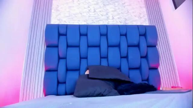 Image 3 of ashlybenison Stream on Chaturbate on 1 month ago