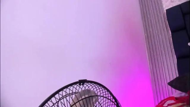 Image 4 of ashlybenison Stream on Chaturbate on 2 months ago