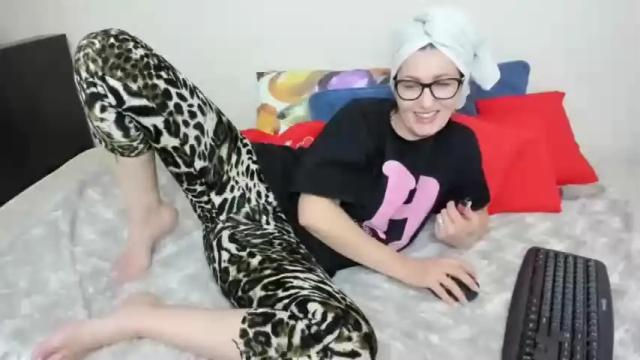 Image 6 of ashlynazarr Stream on Chaturbate on 26 months ago