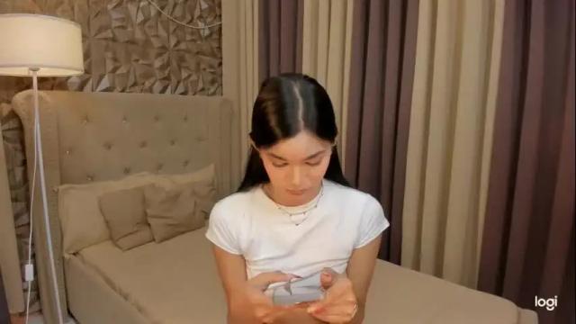 Image 11 of asianhugecocknina Stream on Chaturbate on 16 days ago