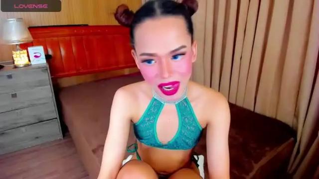 Image 12 of asianpetitehugecock Stream on Chaturbate on 13 months ago