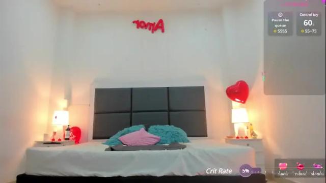 Image 11 of aslhyn_gomez Stream on Chaturbate on 1 month ago