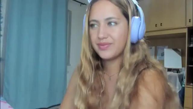 Image 2 of asshly_20 Stream on Chaturbate on 1 month ago