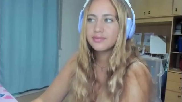 Image 6 of asshly_20 Stream on Chaturbate on 1 month ago
