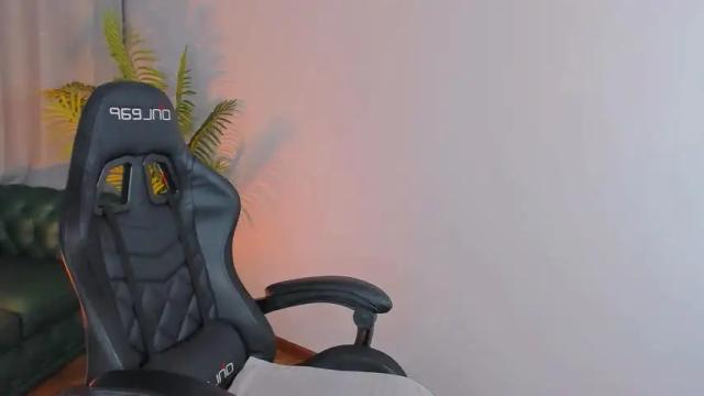 Image 8 of assolleowen Stream on Chaturbate on 14 months ago