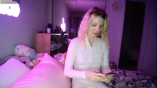 Image 10 of astorialove Stream on Chaturbate on 2 months ago