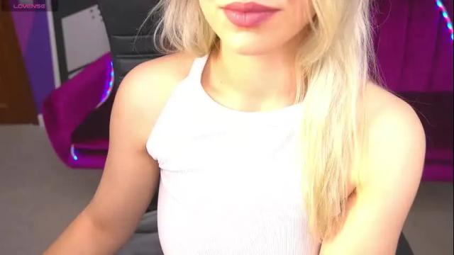 Image 12 of astraluxe_ Stream on Chaturbate on 13 days ago