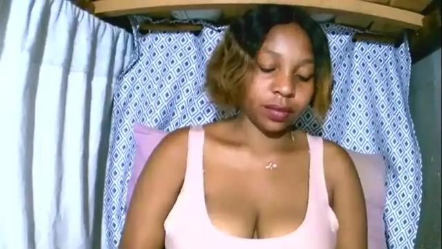 Image 2 of asynaa Stream on Chaturbate on 26 days ago