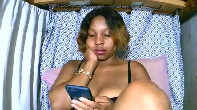 Image 3 of asynaa Stream on Chaturbate on 20 days ago