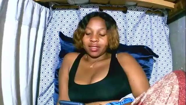 Image 12 of asynaa Stream on Chaturbate on 5 months ago