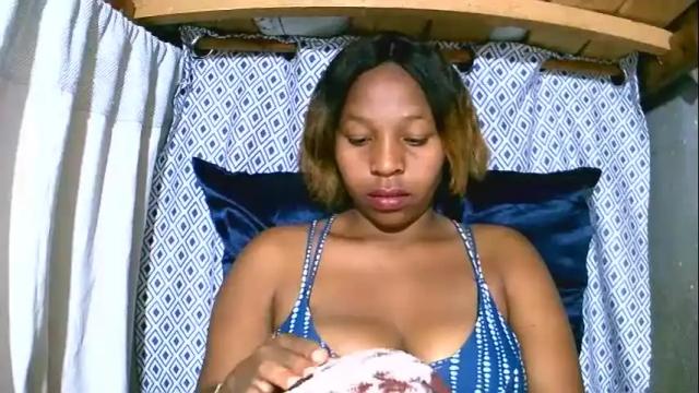 Image 2 of asynaa Stream on Chaturbate on 5 months ago