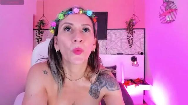 Image 4 of athenearusell Stream on Chaturbate on 13 months ago