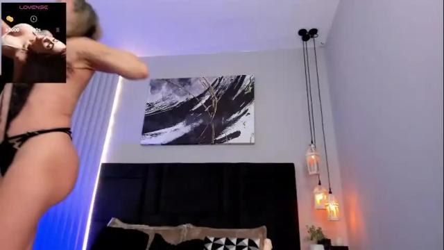 Image 7 of athenearusell Stream on Chaturbate on 1 month ago