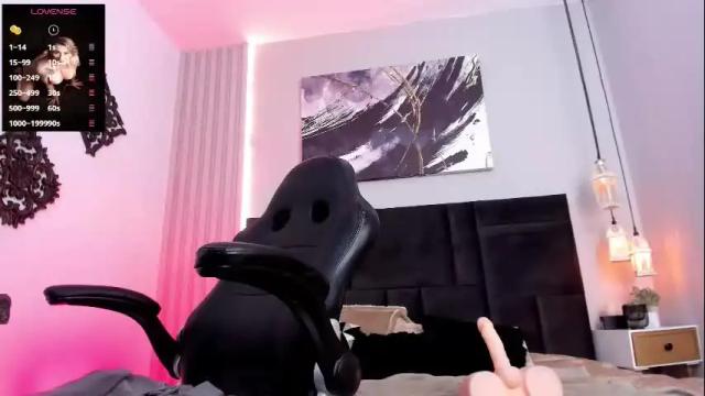 Image 10 of athenearusell Stream on Chaturbate on 1 month ago