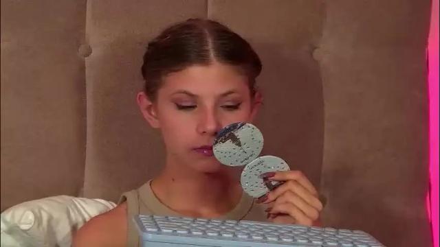 Image 6 of audreybarlow Stream on Chaturbate on 2 months ago