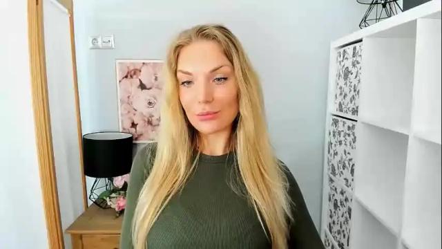 Image 10 of aullorasensual Stream on Chaturbate on 2 months ago
