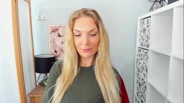 Image 12 of aullorasensual Stream on Chaturbate on 2 months ago