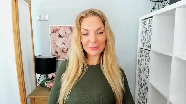 Image 3 of aullorasensual Stream on Chaturbate on 2 months ago