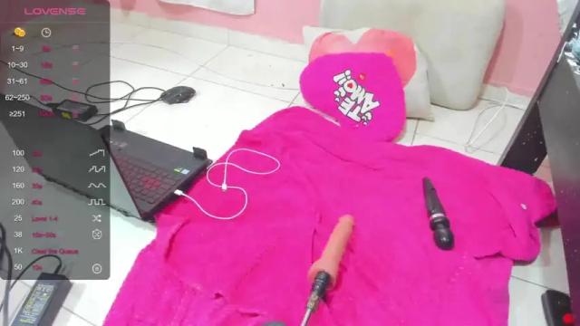 Image 2 of aura_11 Stream on Chaturbate on 21 months ago