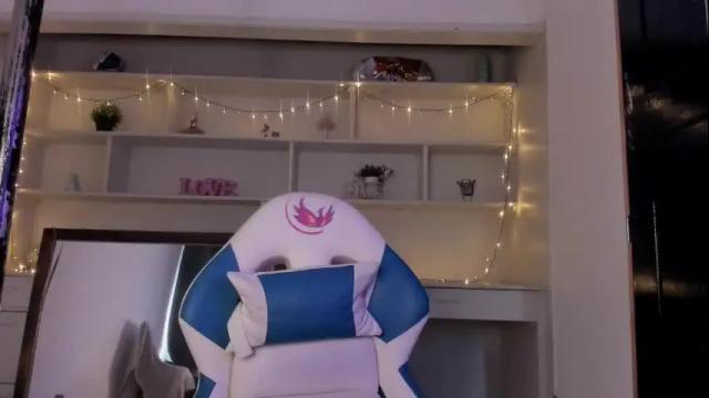 Image 2 of aura_janssen Stream on Chaturbate on 22 days ago