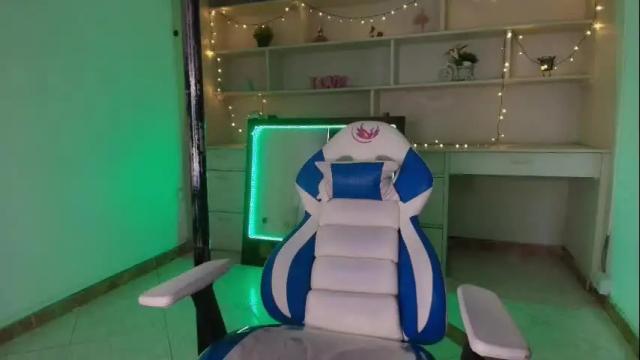 Image 3 of aura_janssen Stream on Chaturbate on 11 days ago