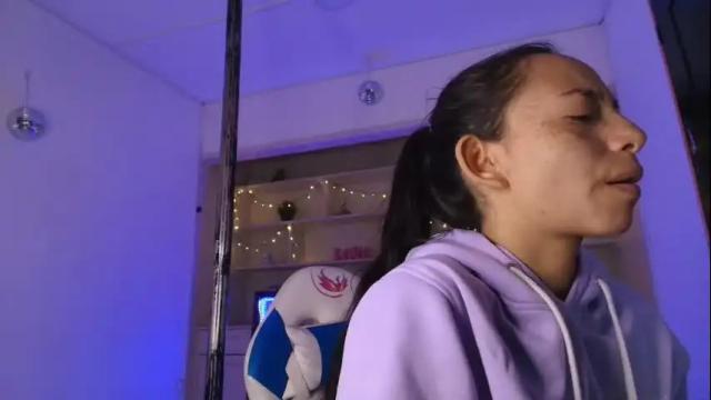 Image 2 of aura_janssen Stream on Chaturbate on 20 days ago