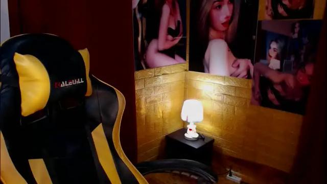 Image 2 of aurakharisma_xx Stream on Chaturbate on 2 months ago