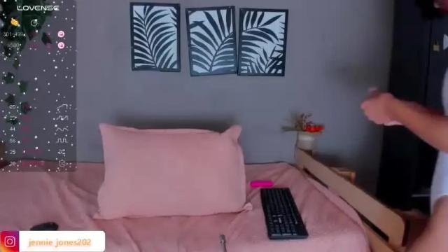Image 10 of aurora_84 Stream on Chaturbate on 14 months ago