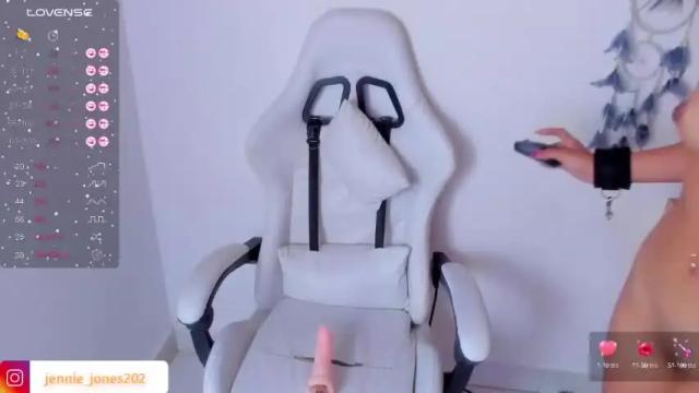 Image 11 of aurora_84 Stream on Chaturbate on 14 months ago
