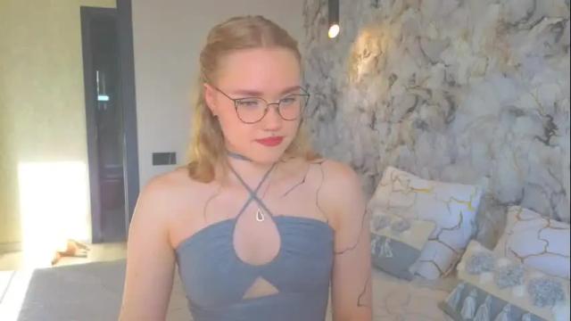 Image 10 of aurora_golden Stream on Chaturbate on 1 month ago