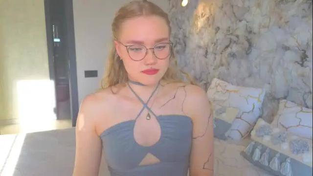 Image 11 of aurora_golden Stream on Chaturbate on 1 month ago
