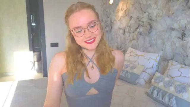 Image 12 of aurora_golden Stream on Chaturbate on 1 month ago