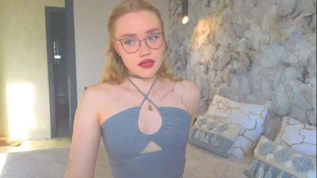 Image 8 of aurora_golden Stream on Chaturbate on 1 month ago