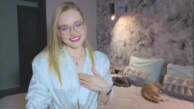 Image 7 of aurora_golden Stream on Chaturbate on 1 month ago