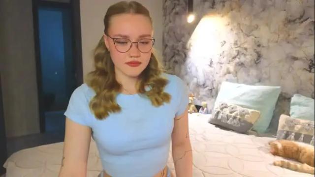 Image 11 of aurora_golden Stream on Chaturbate on 1 month ago