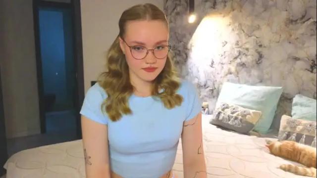 Image 12 of aurora_golden Stream on Chaturbate on 1 month ago