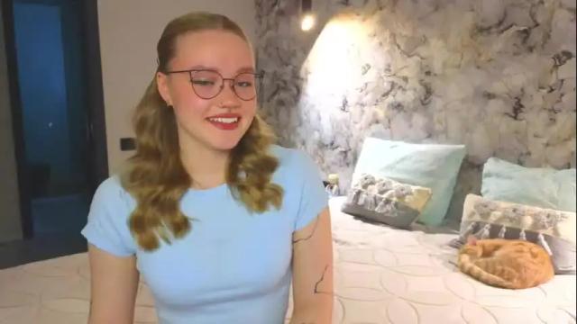 Image 6 of aurora_golden Stream on Chaturbate on 1 month ago