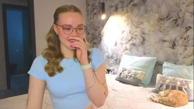 Image 7 of aurora_golden Stream on Chaturbate on 1 month ago