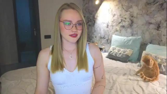 Image 2 of aurora_golden Stream on Chaturbate on 1 month ago